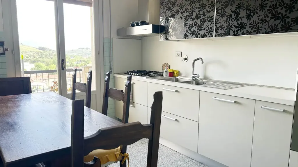 Köök - Penthouse Apartment with Panoramic Views in Tavarnuzze