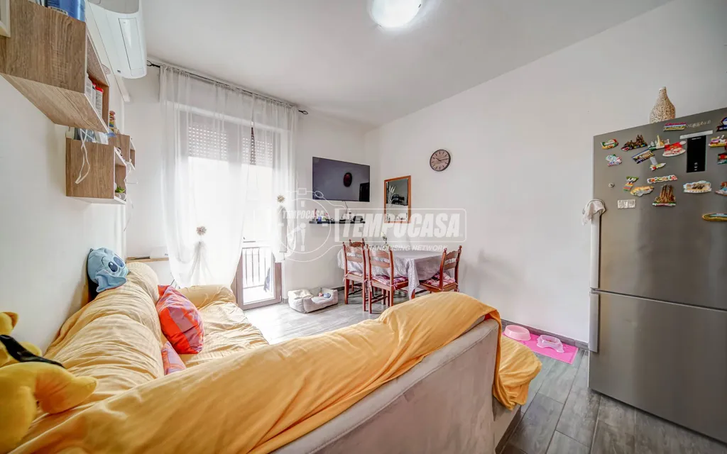 Elutuba - Modernised Bilocale with Balcony in Biandronno