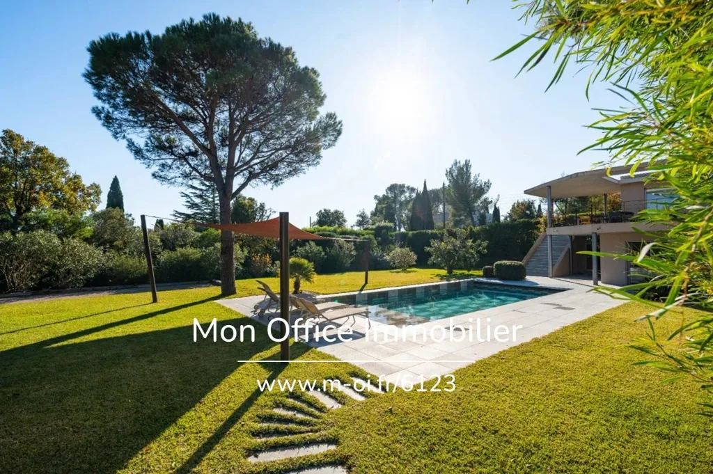 Piscina - Architectural House with Sea View in Grimaud