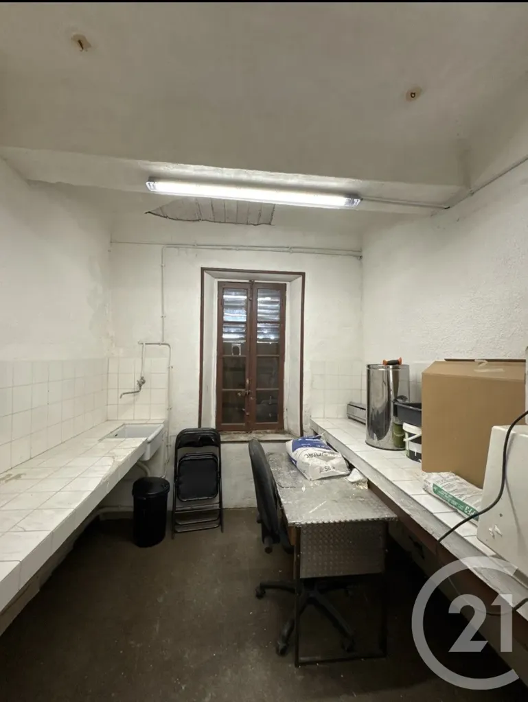 Office - Professional Flat with Shared Waiting Room in Marseille 5th