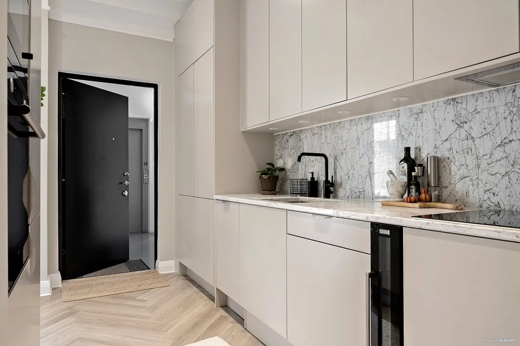 Köök - Apartment with Balcony in Central Halmstad