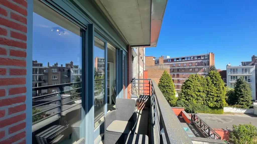 Rõdu - Bright Apartment with Terrace in Schaerbeek