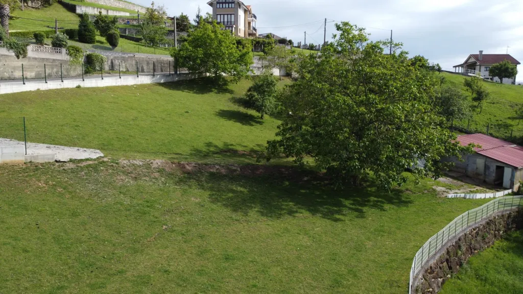 Jardin - Buildable Plot with Garden in Leorio
