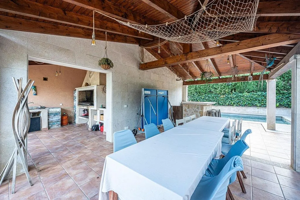 Terrace - Chalet with Pool and Terrace in Cala Romántica