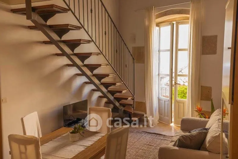 Pièces - Trilocale with Balcony in Siracusa's Ortigia