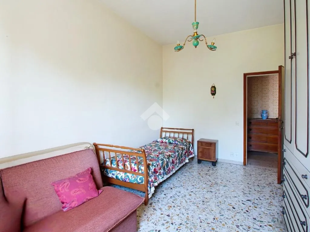 Chambres - Spacious 4-Bedroom Apartment with Garage in Pisa
