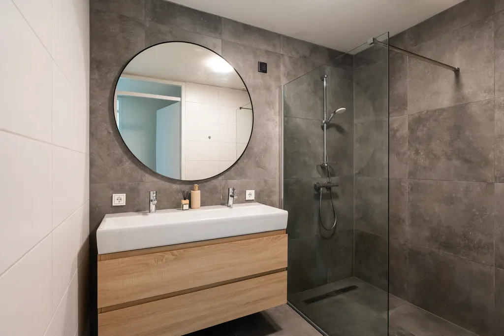Bathrooms - Modern Bungalow with Garden in Rivierenbuurt