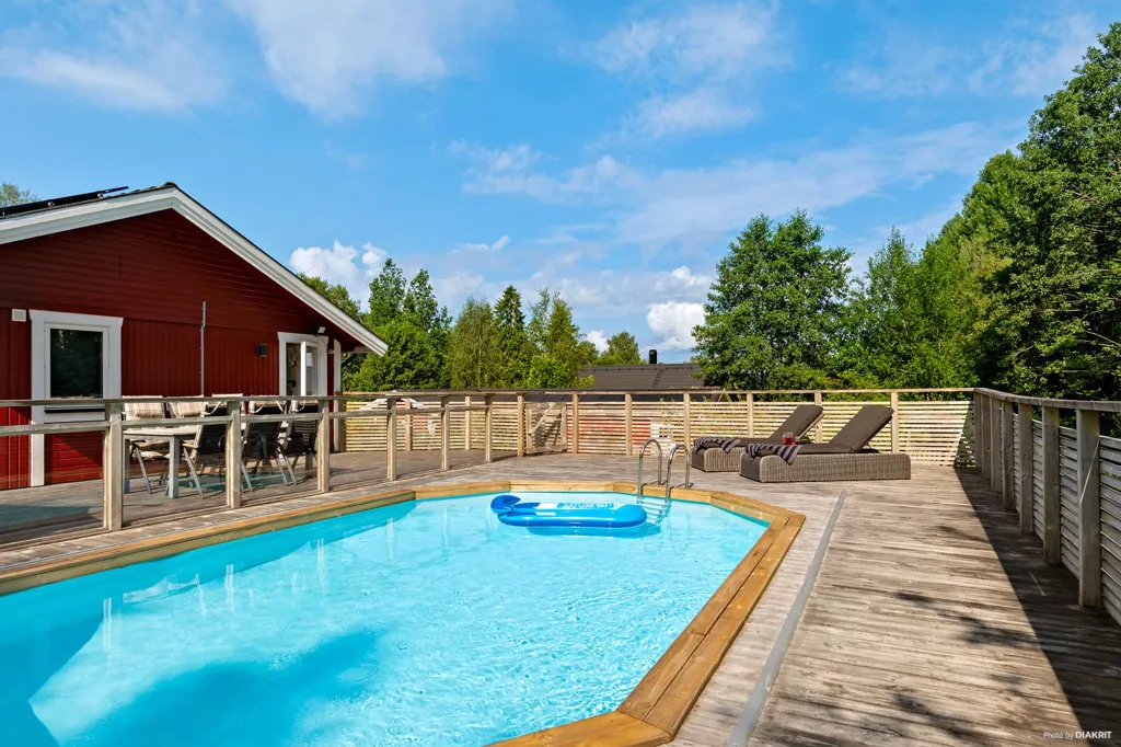 Bassein - Villa with Pool in Borås
