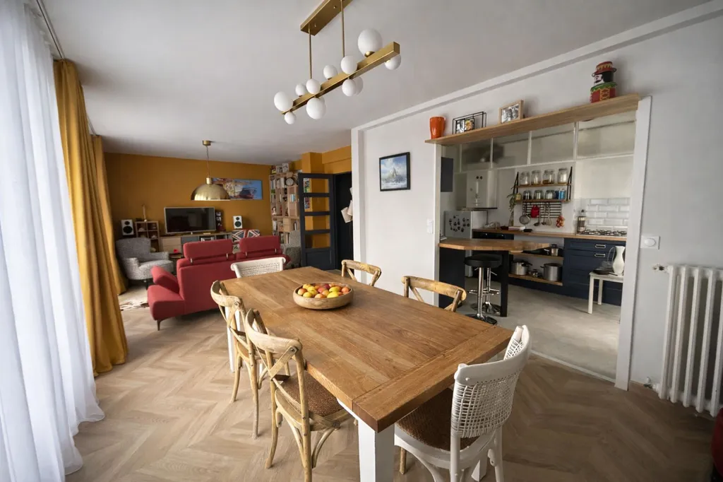 Salle à manger - Appartement Lumineux avec Cuisine Moderne à Saint-Nazaire