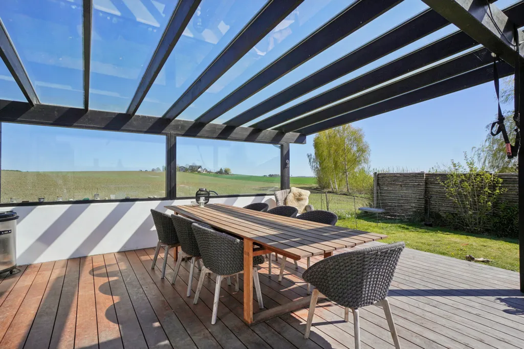 Terrass - Architect-Designed Villa with Park View in Stenløse
