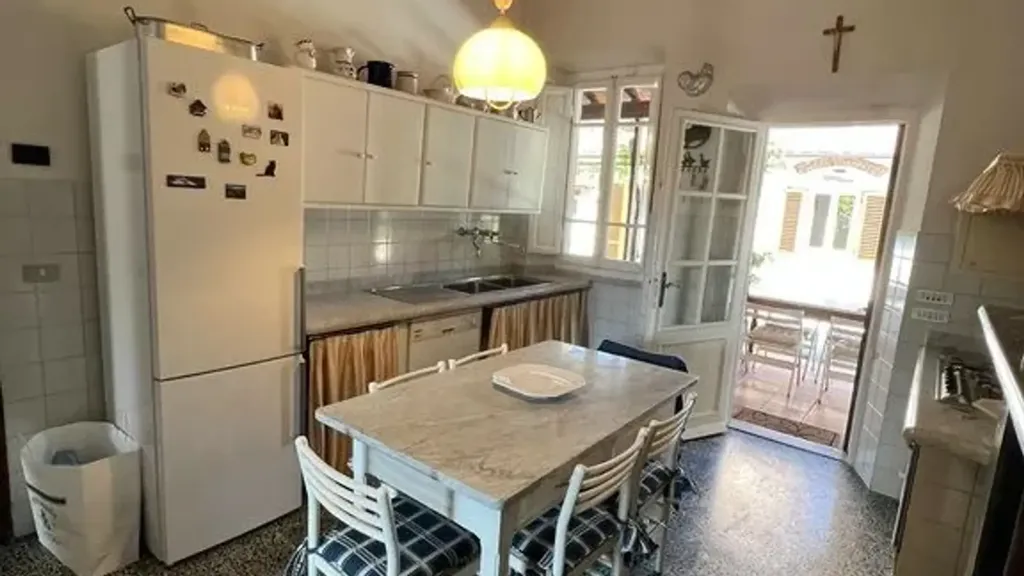 Cuisine - Villa with Garden in Forte Dei Marmi