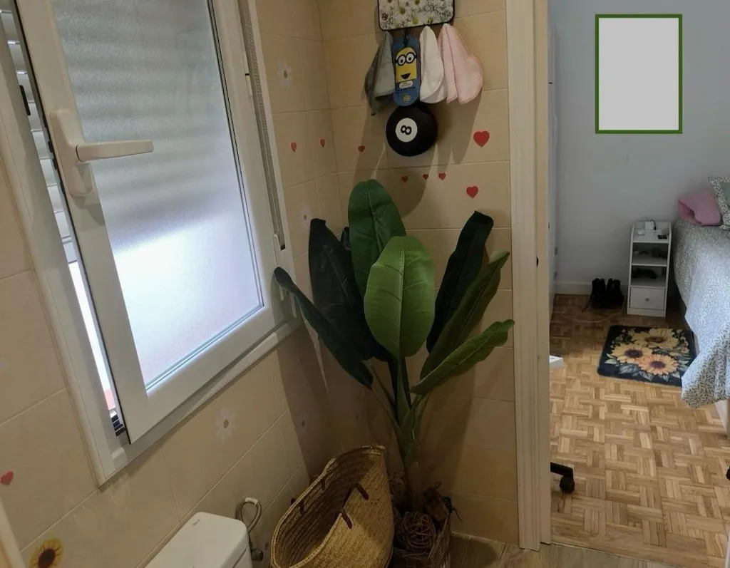 Salles de bain - Bright Apartment with Tram Access near Retiro Park