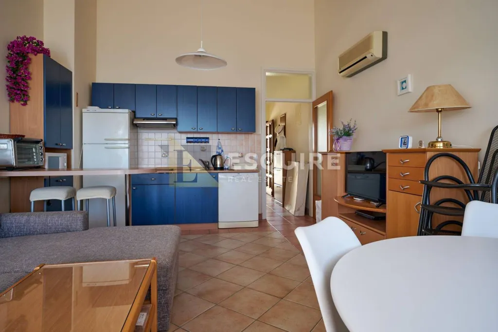Söögituba - Seafront Apartment with Terrace in Turanj