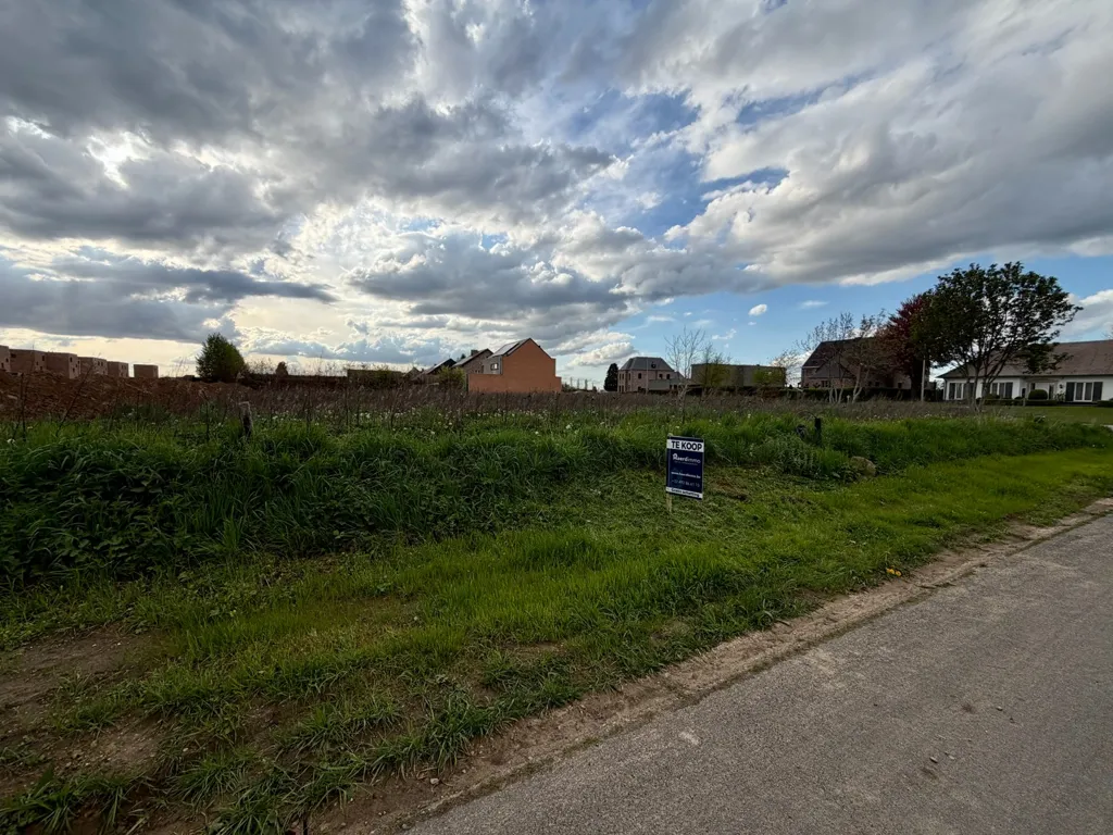 Aed - Building Plot in Meeswijk with Rural Character