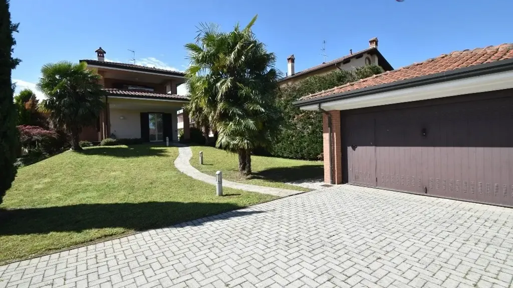 Välivaade - Villa with Private Garden in Corbetta