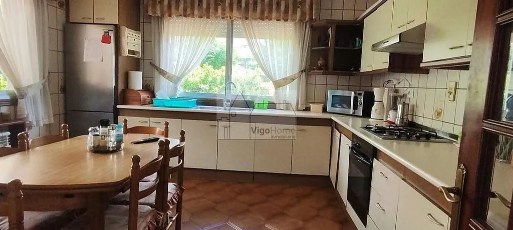 Kitchen - Chalet with Garden and Garage in Moaña