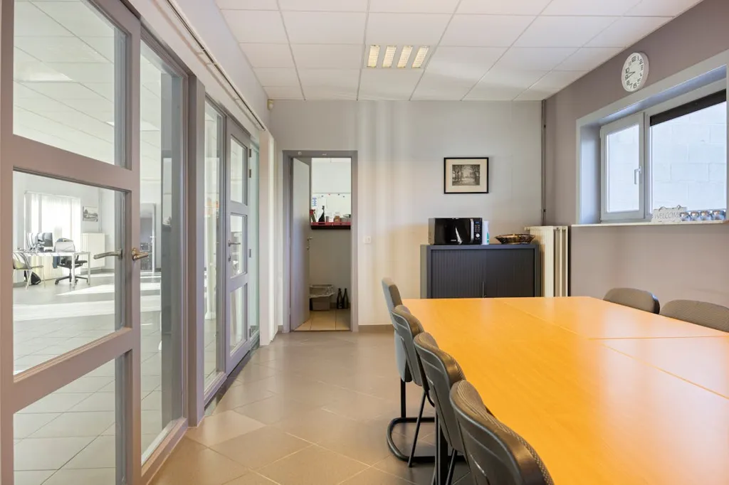 Studio - Commercial Building with Parking in Ronse