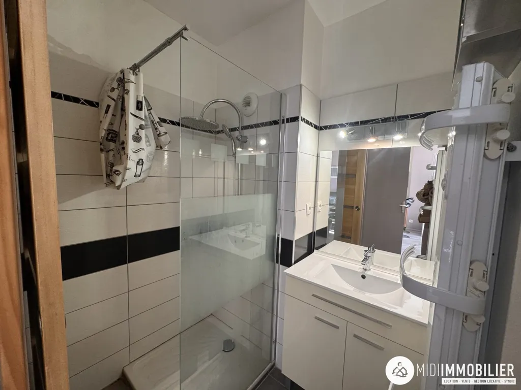Salles de bain - Studio Meublé avec Balcon à Albi