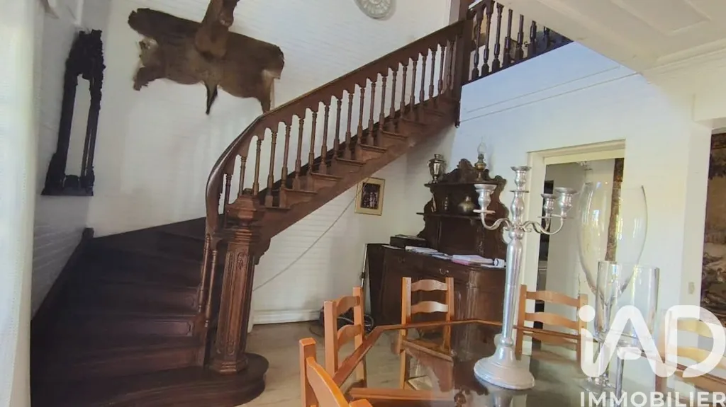 Salle à manger - Maison Traditionnelle avec Piscine à 10 min à Pied des Commodités