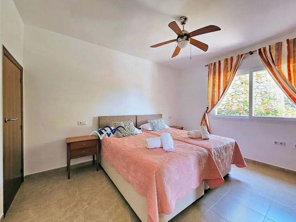 Bedrooms - Chalet with Pool and Sea View in Golf Area
