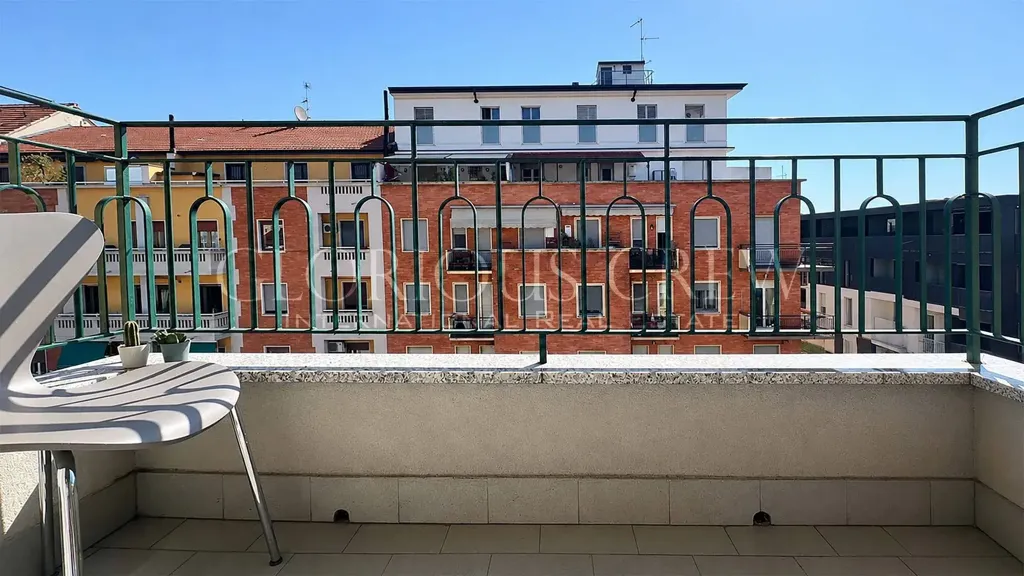 Balcon - Rented Duplex with Balconies in Milan