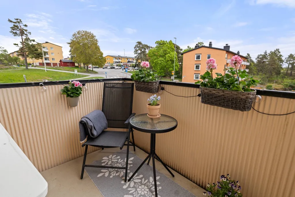 Balcone - Apartment with South-Facing Balcony in Tullingeberg
