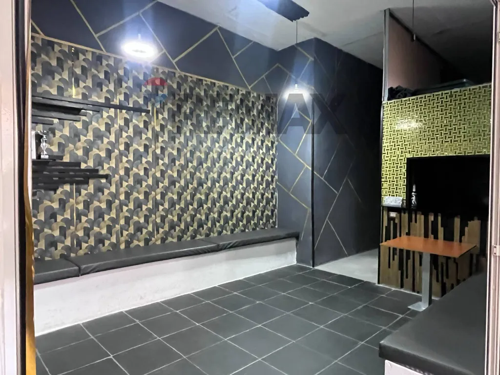 Pièces - Commercial Space with Reception in Soccavo, Naples