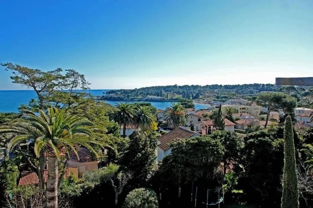Garden - Luxury Villa with Pool in Antibes