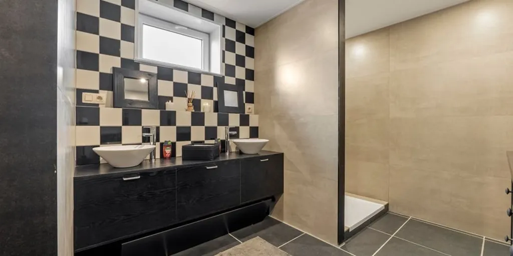 Salles de bain - Maison avec Jardin sur Grand Parc à B... (21a)