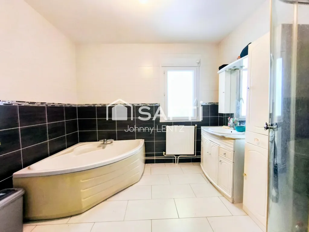 Salles de bain - Maison avec Jardin et Terrasse à Monts