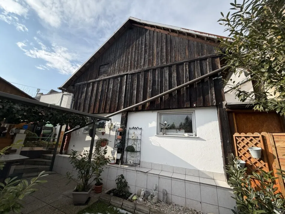 Jardin - Multi-Generational House with Garden in Enns