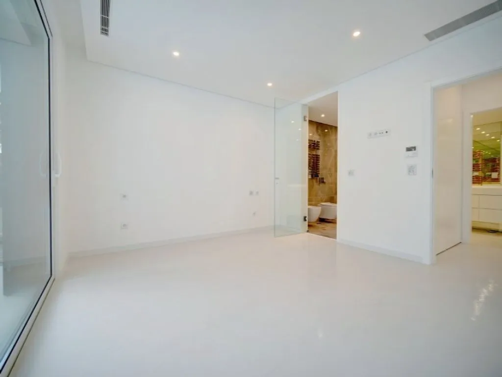 Toad - Contemporary Villa with Golf View in Almada