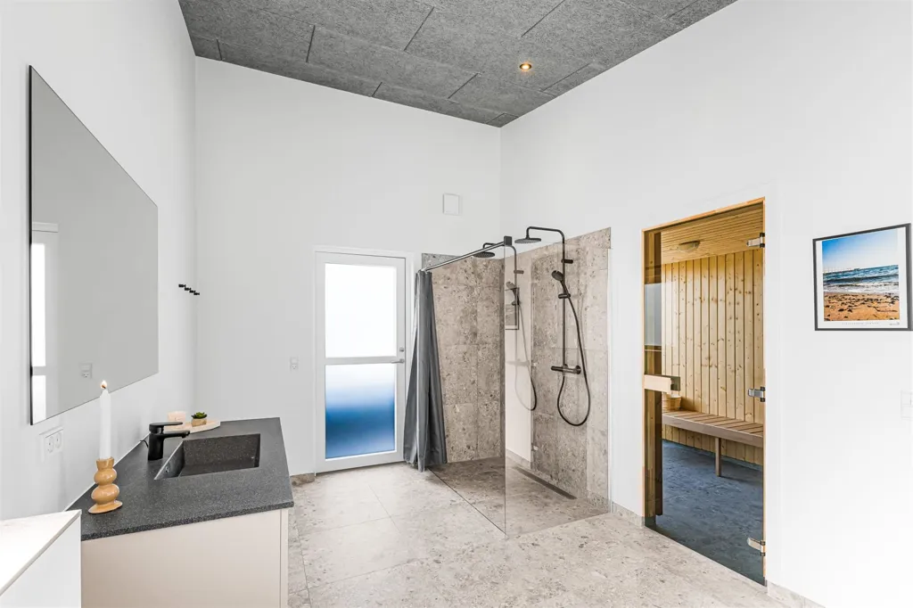 Salles de bain - Maison 8 pièces à Harboøre