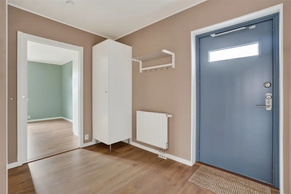 Esik - Modern Flat with Balcony in Läggesta