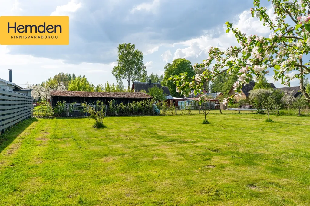 Garden - Renovated House with Lake View in Kasepää