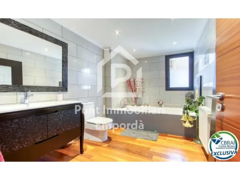 Salles de bain - Spacious Villa with South Orientation in Llançà
