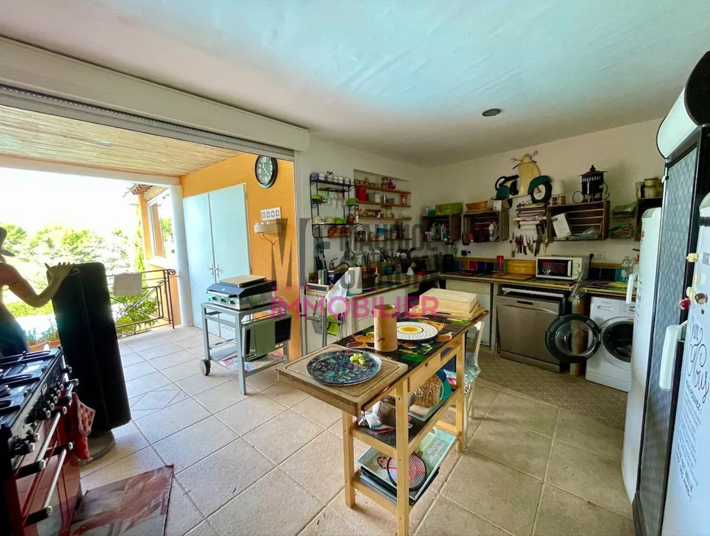 Cuisine - Maison avec Piscine et Vue Panoramique à Pernes-les-Fontaines