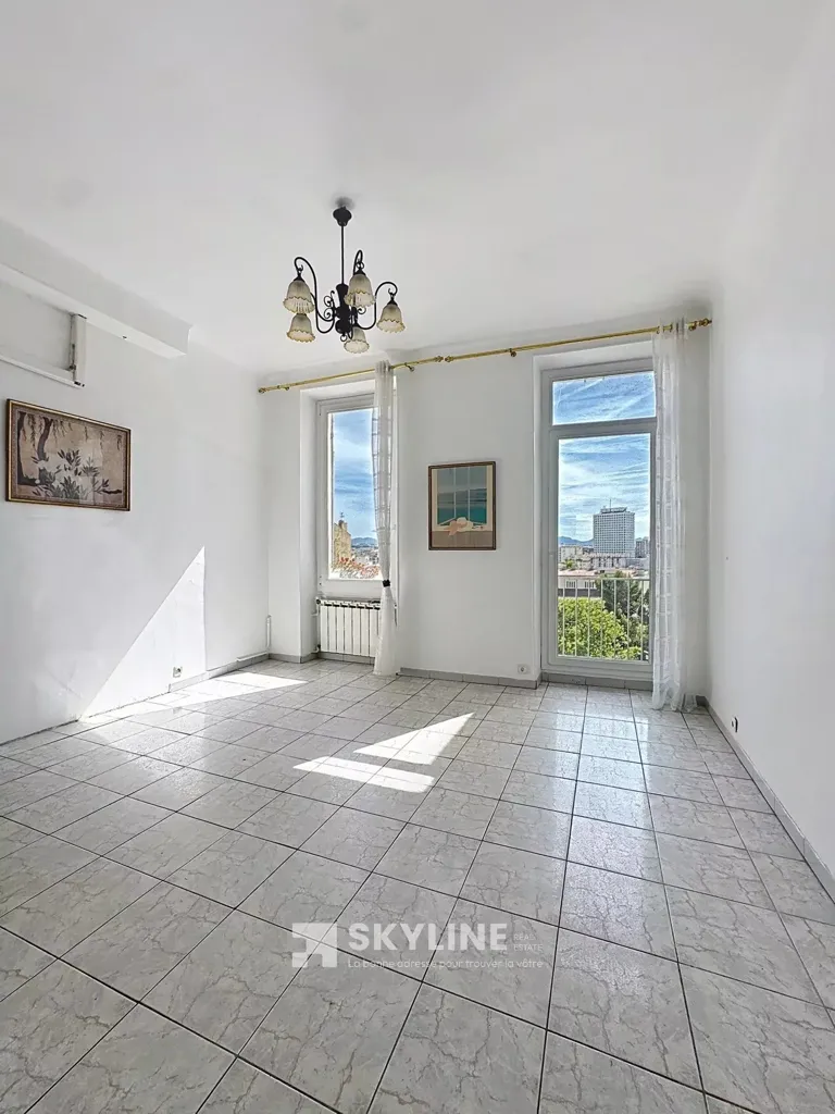 Elutuba - Haussmannian Flat with Panoramic View in Marseille-6th