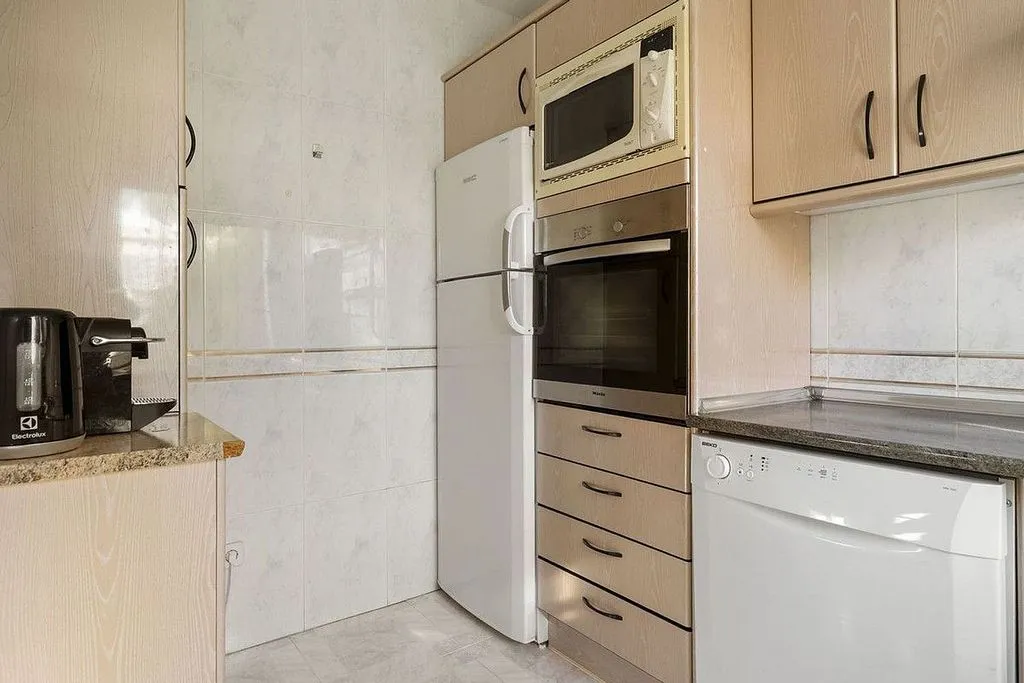 Kitchen - Semi-Detached House with Pool in Bel Air