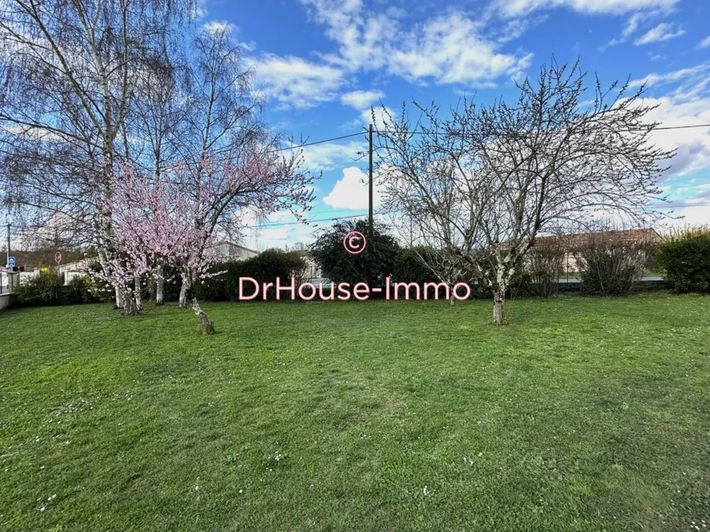 Jardin - Maison de Plain-Pied avec Piscine à Champniers