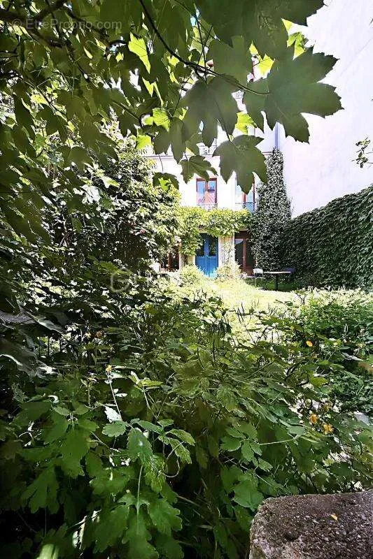 Aed - Compact Parisian Flat with Garden in Jourdain