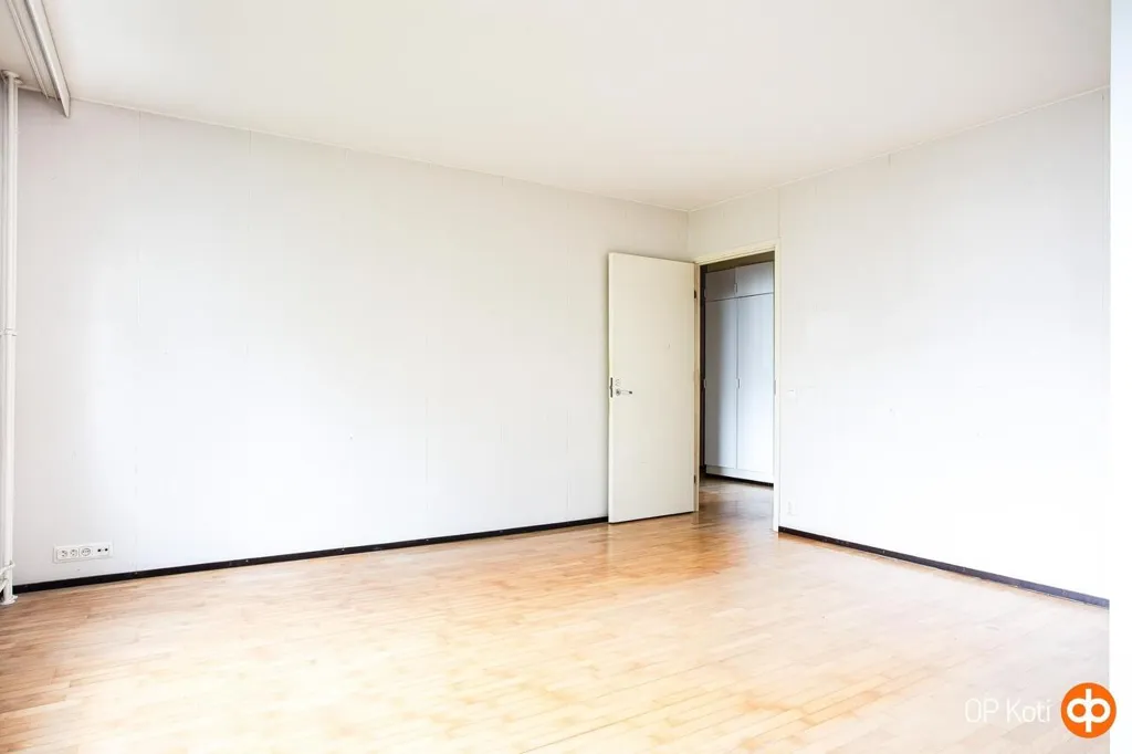 Pièces - Apartment with Balcony in Quiet District