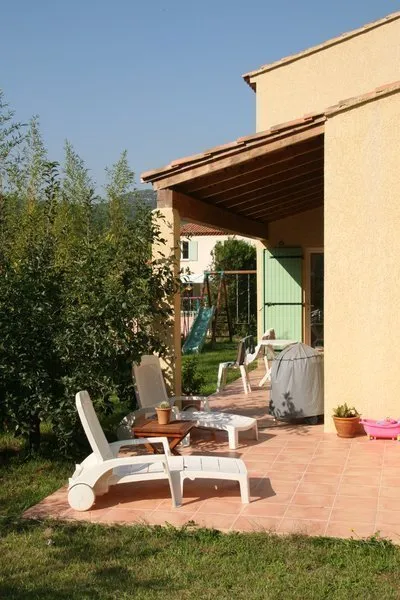 Terrass - Villa with Terrace in La Treille