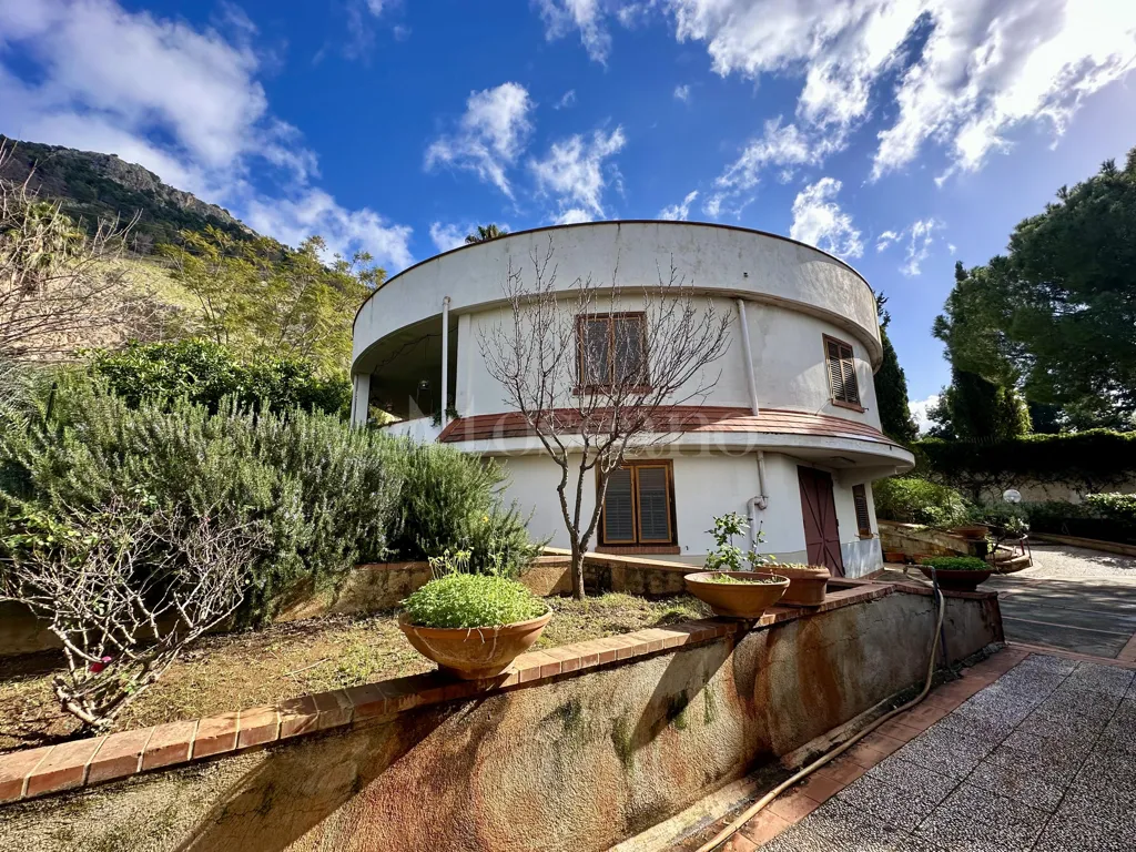 Välivaade - Luxury Villa with Circular Design in Palermo