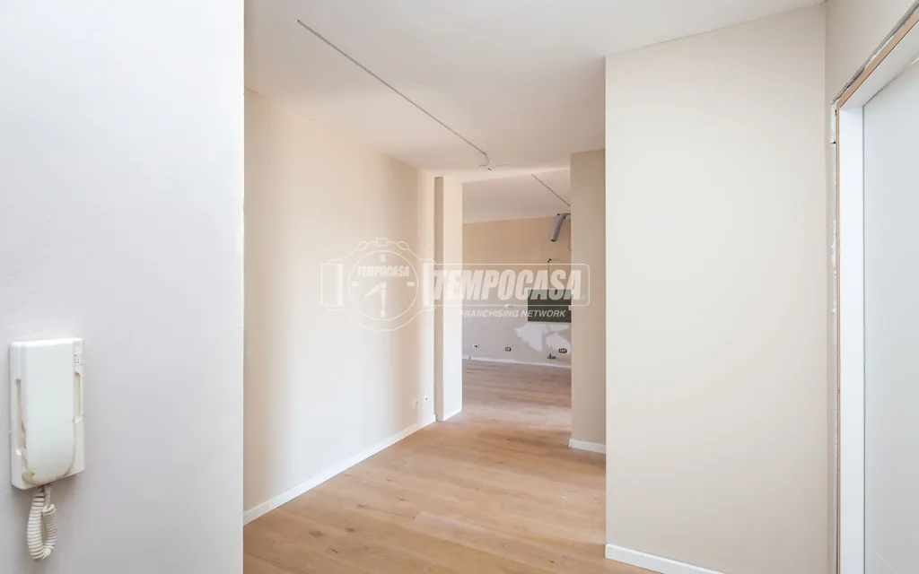 Esik - Fully Refined Apartment with Balcony in Fossano