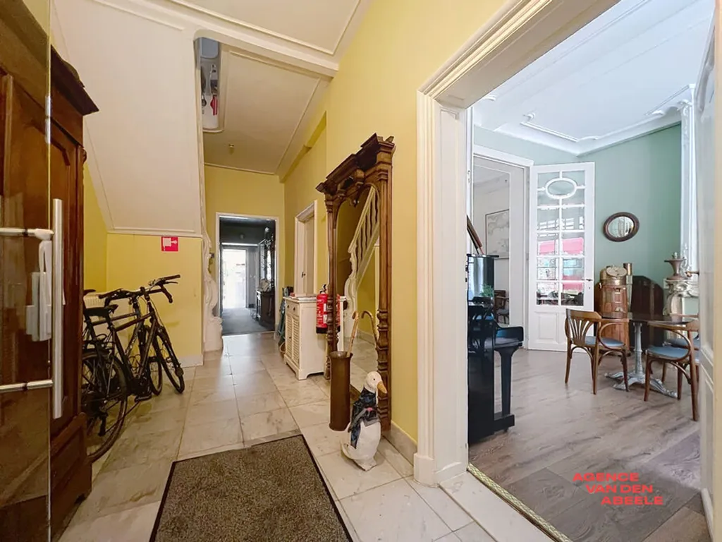 Entrée - Maison avec Trapgevel dans le Centre de Bruges