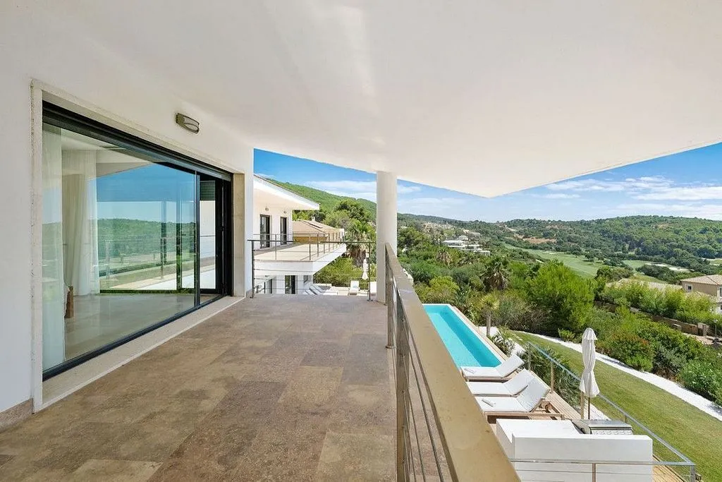 Terrace - Chalet with Pool and Terrace in Sotogrande