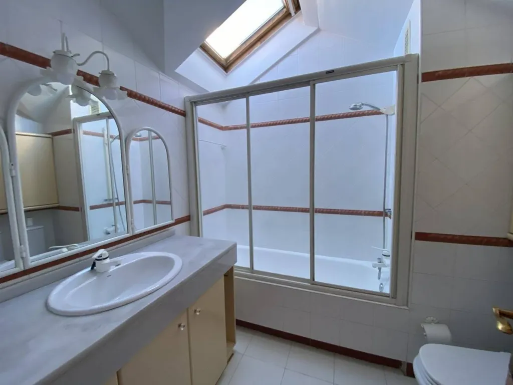 Vannitoad - Semi-detached House with Pool in Loiu