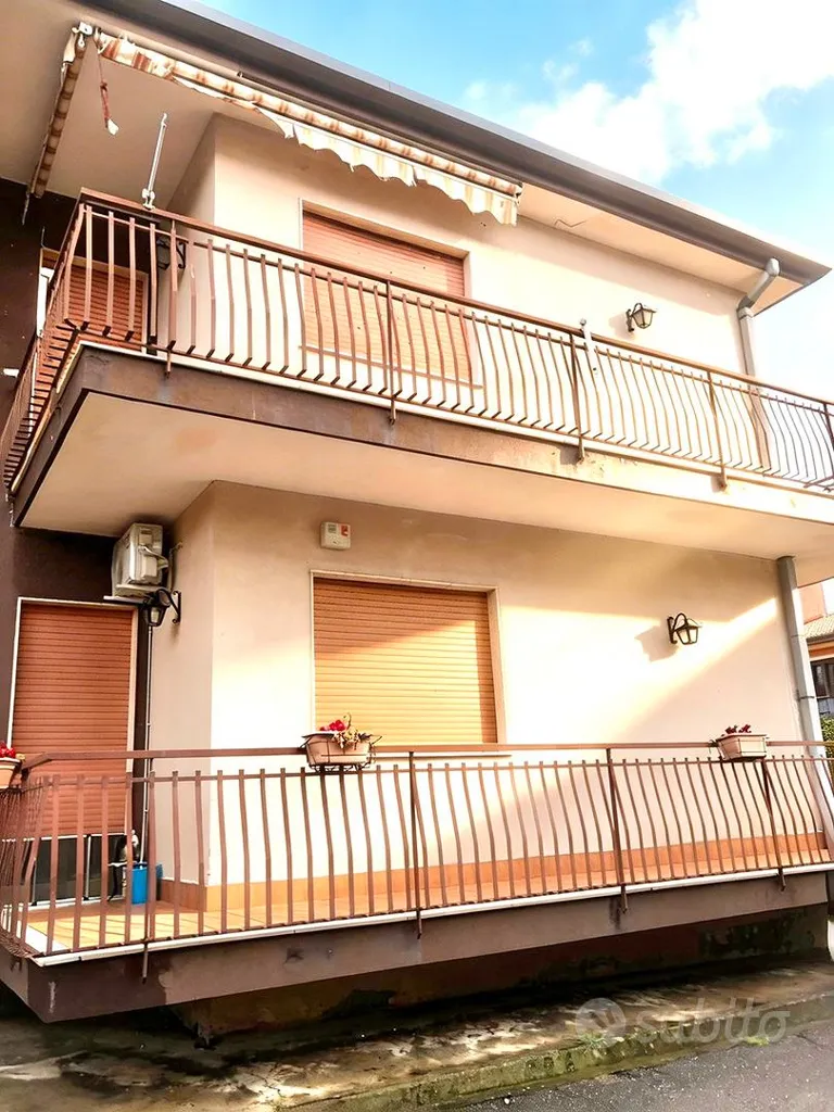 Rõdu - Bright Apartment with Garage in Giarre