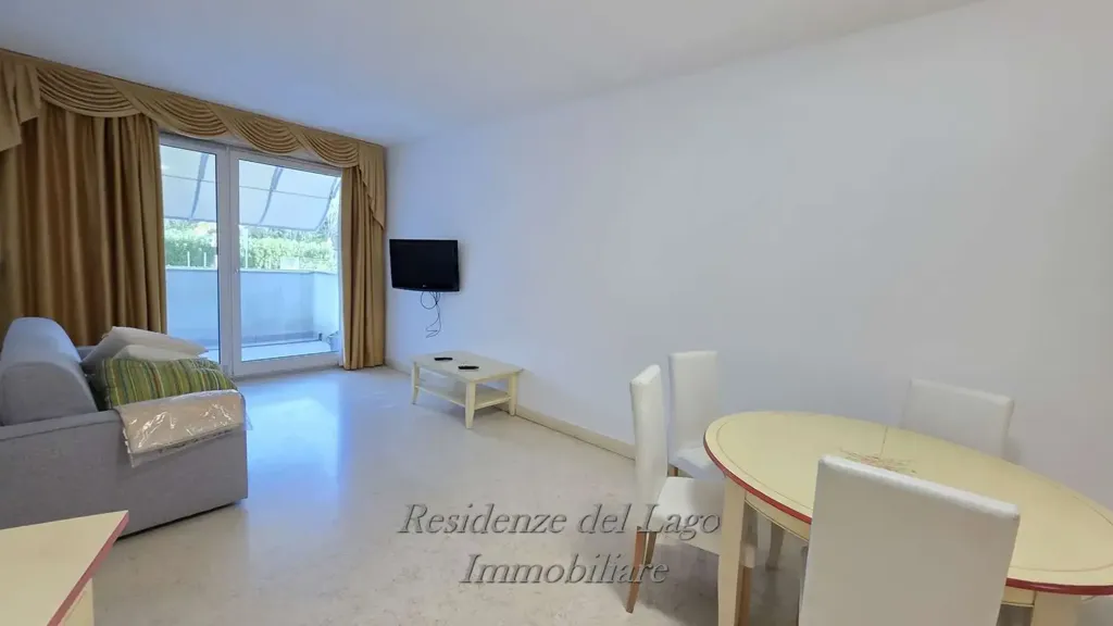 Elutuba - Triplex with Pool View in Sirmione